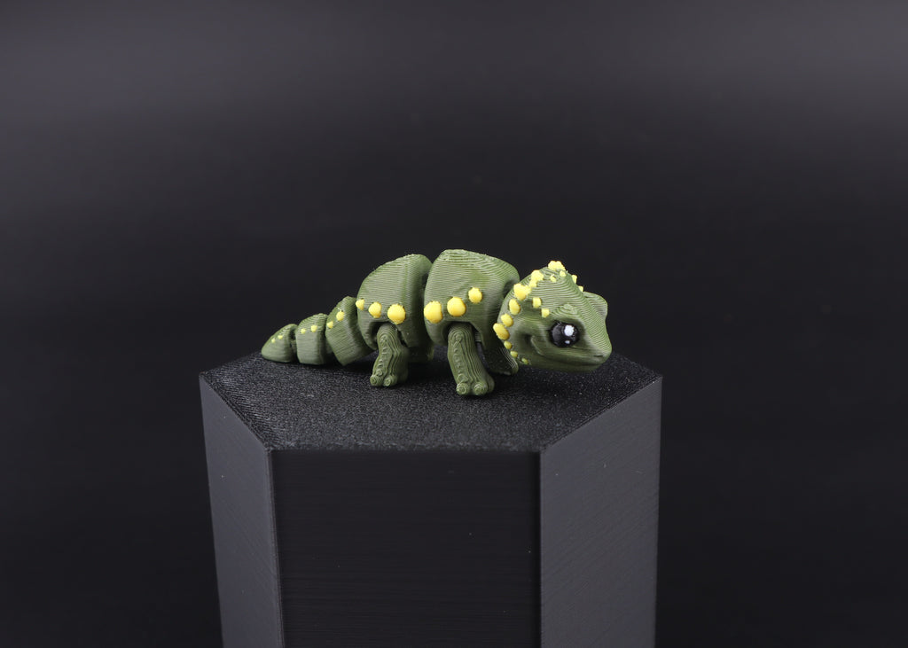 Mini Reptile & Amphibian Fidget Toy Pack — 15-Piece Sensory Collectible Set for Kids, Perfect Party Favor & Stocking Stuffer Gift